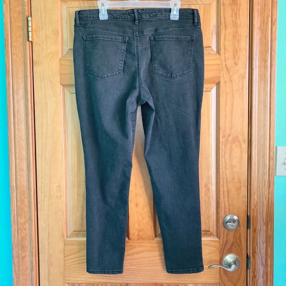 Women’s size 14 Jessica Simpson gently used black high rise stretch skinny jeans - Picture 2 of 9
